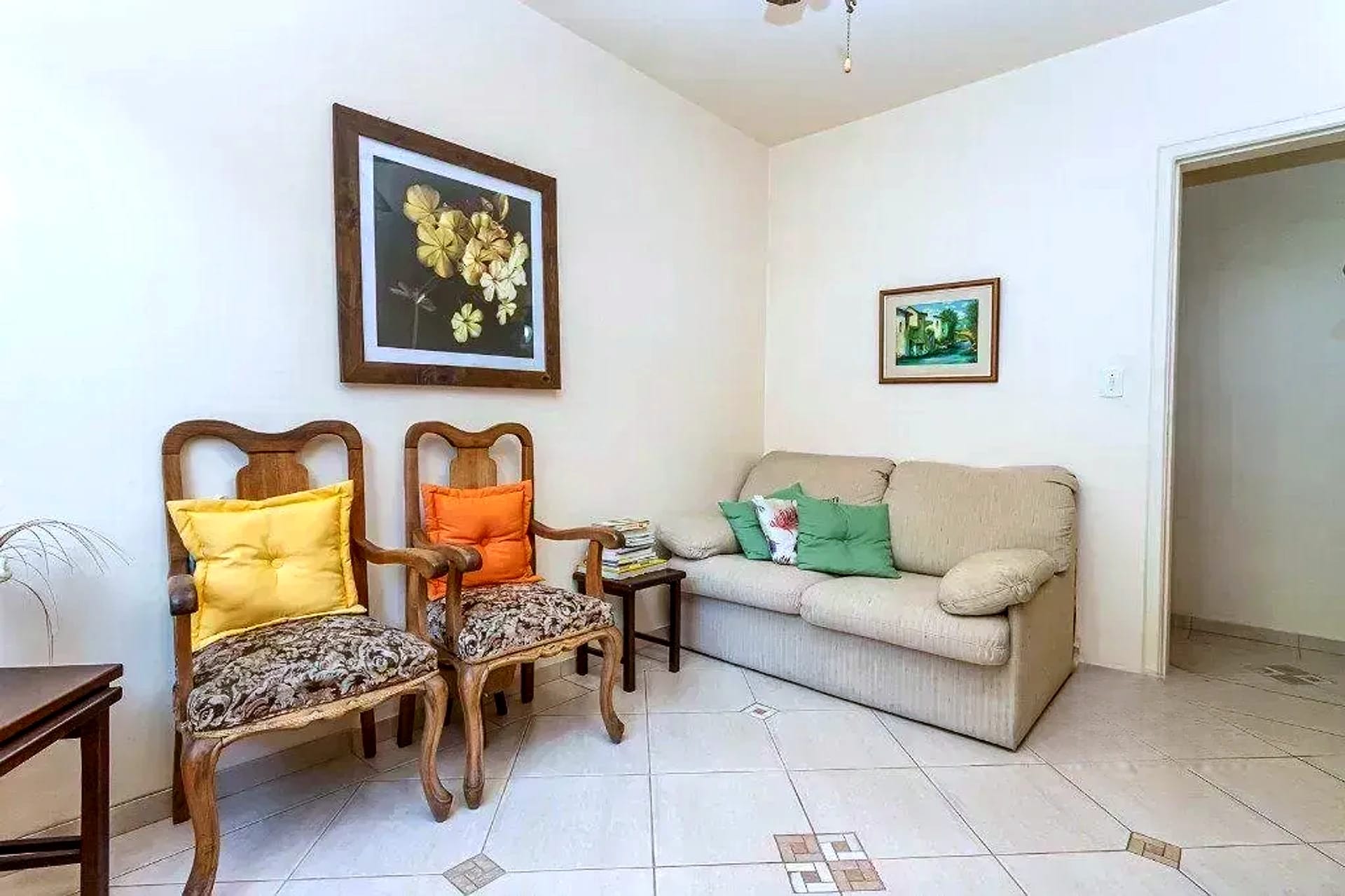 Living com piso cerâmico