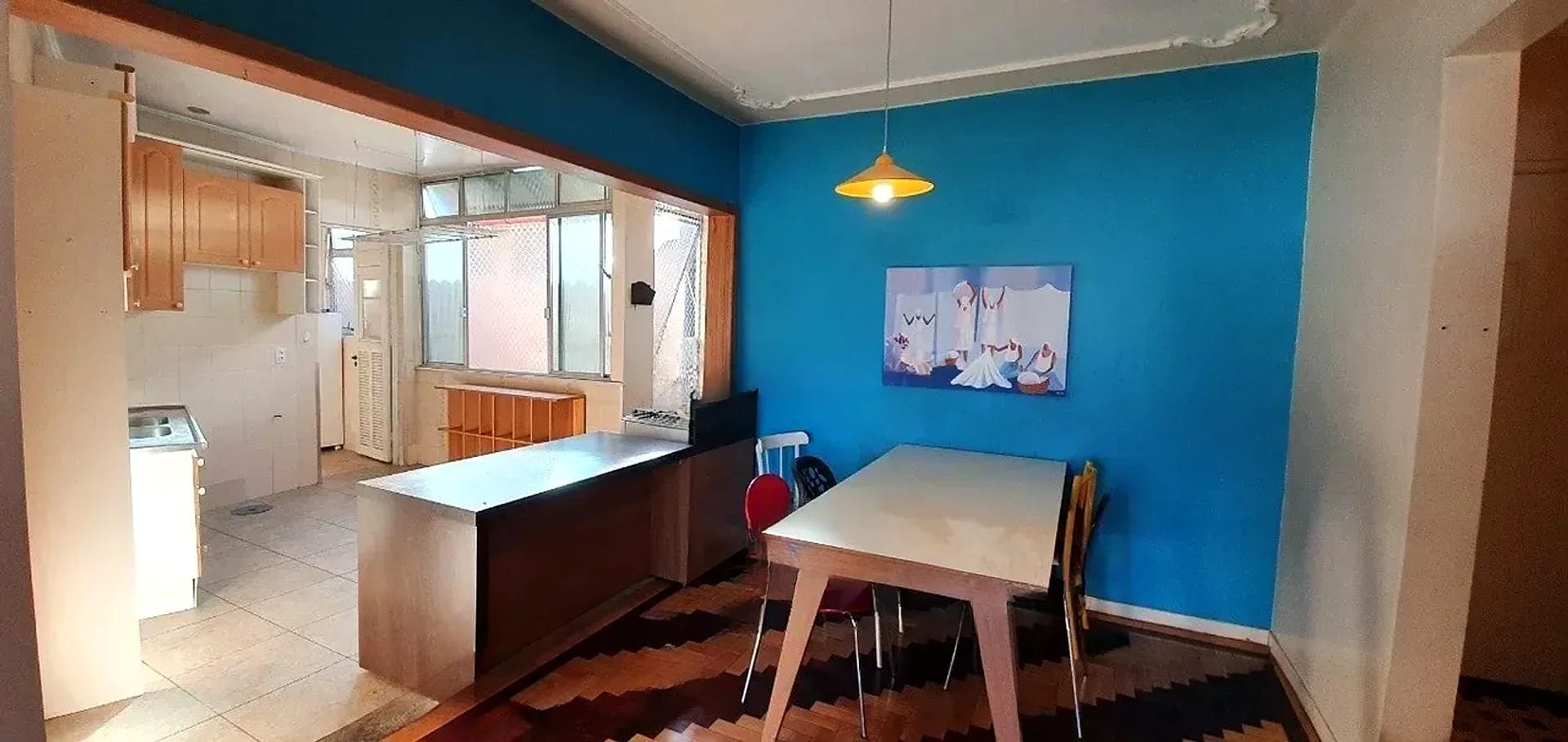 Sala de jantar e cozinha americana