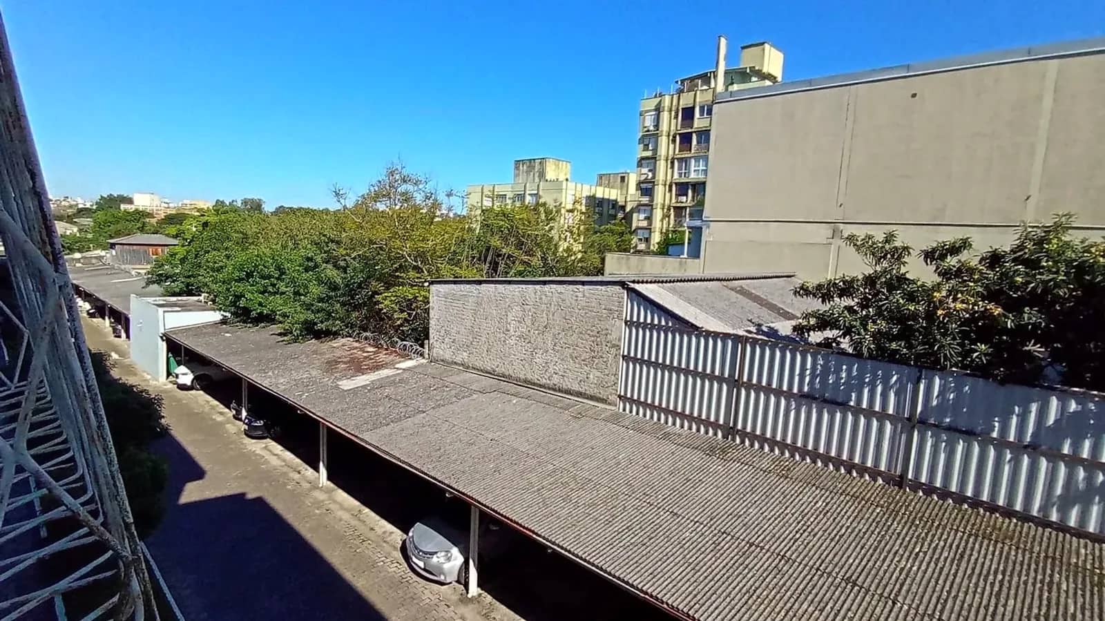 Vista da janela para o condomínio