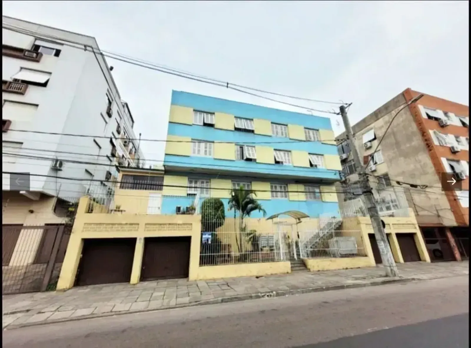 Fachada do prédio na Avenida Coronel Gastão Haslocher Mazeron