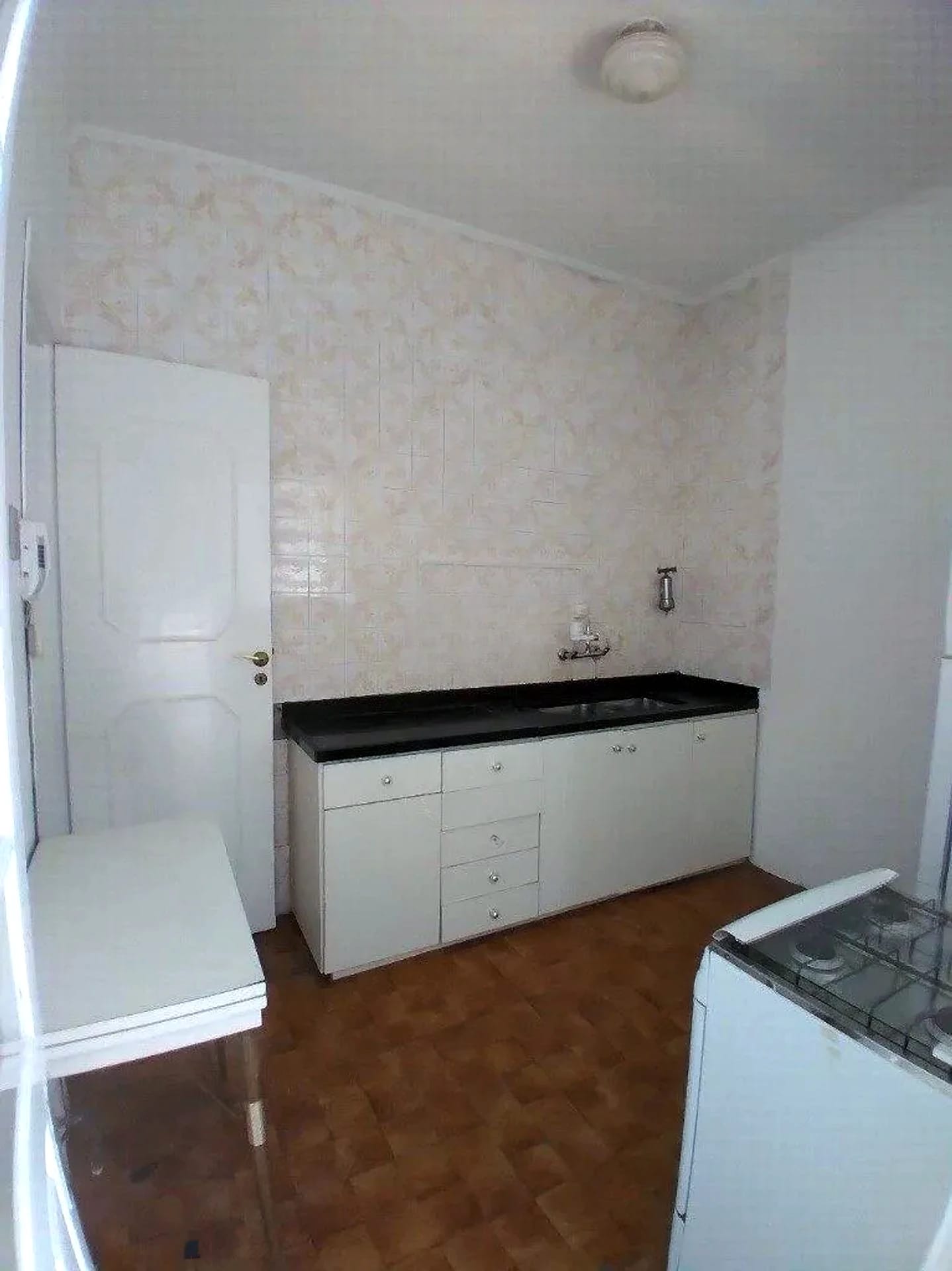 Cozinha com bancada de granito