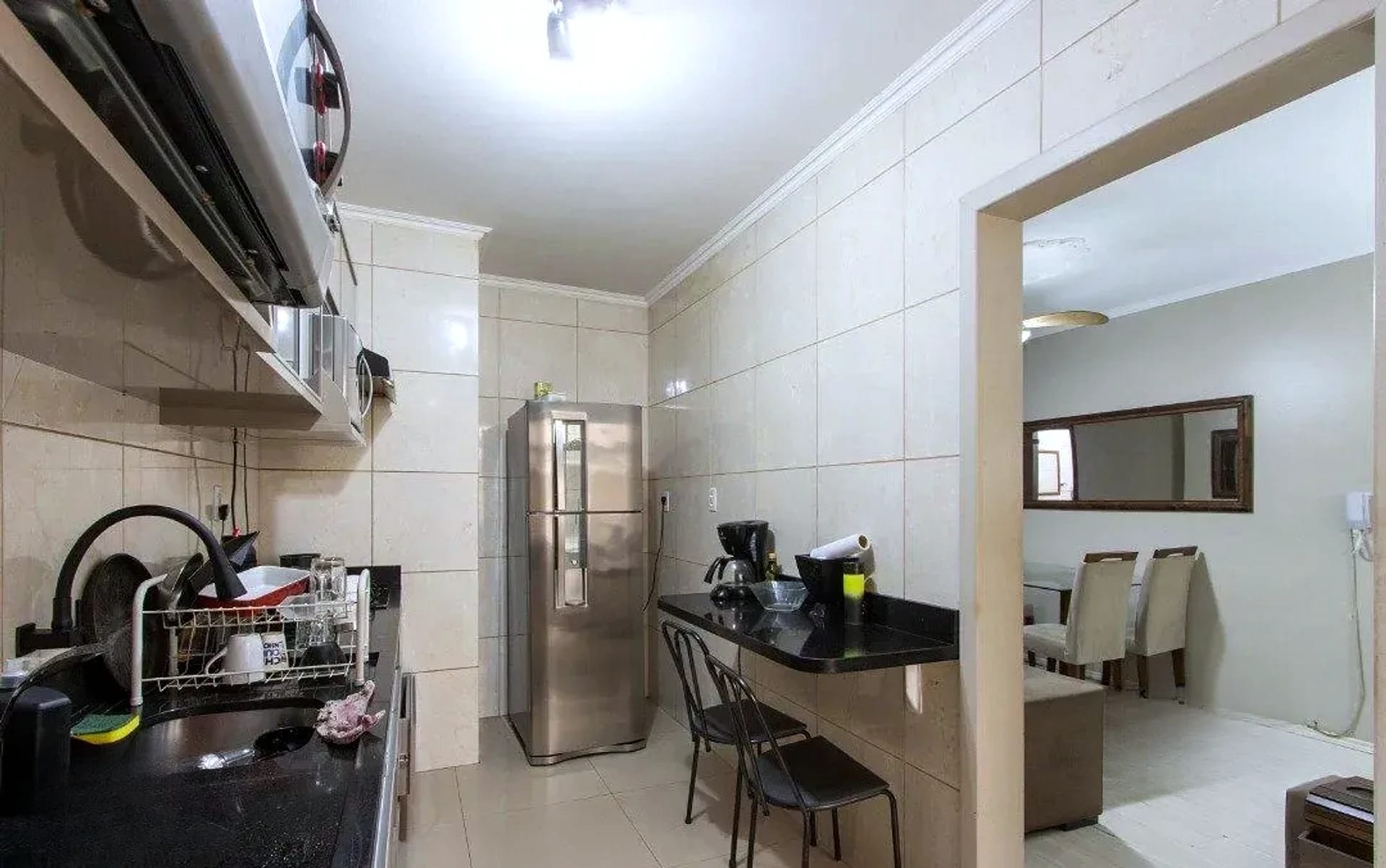 Cozinha com bancada de granito