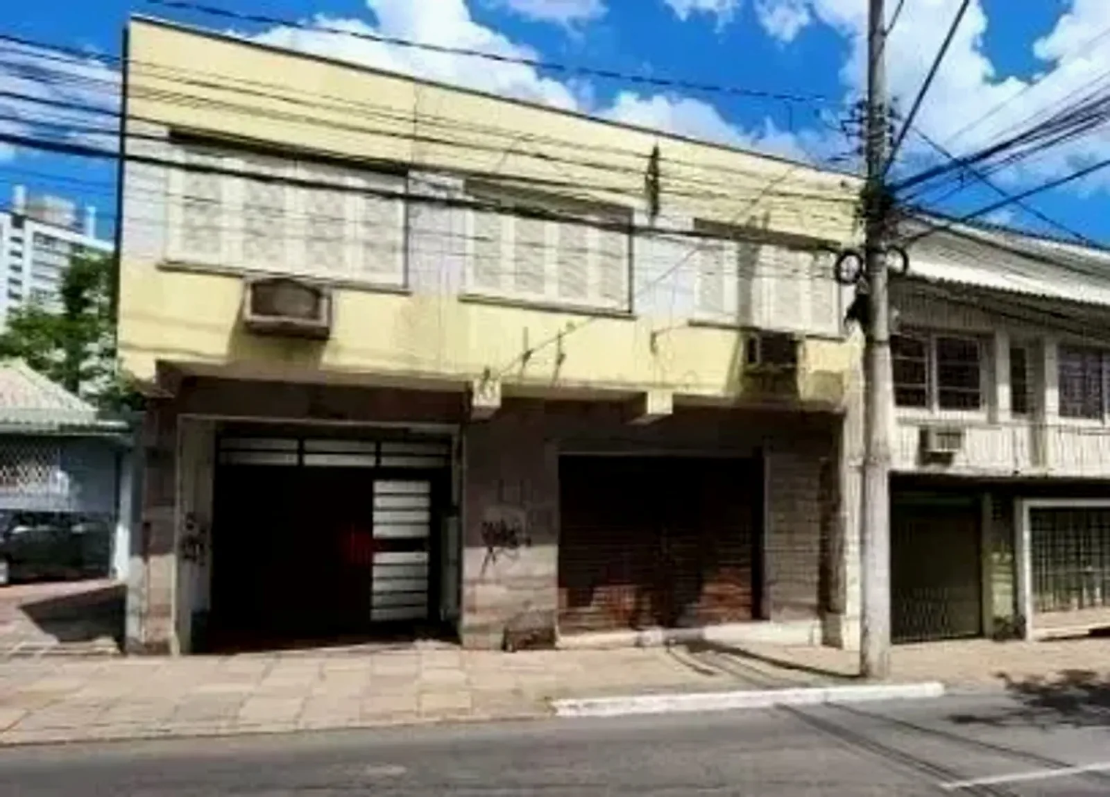 Fachada do prédio de 3 apartamentos