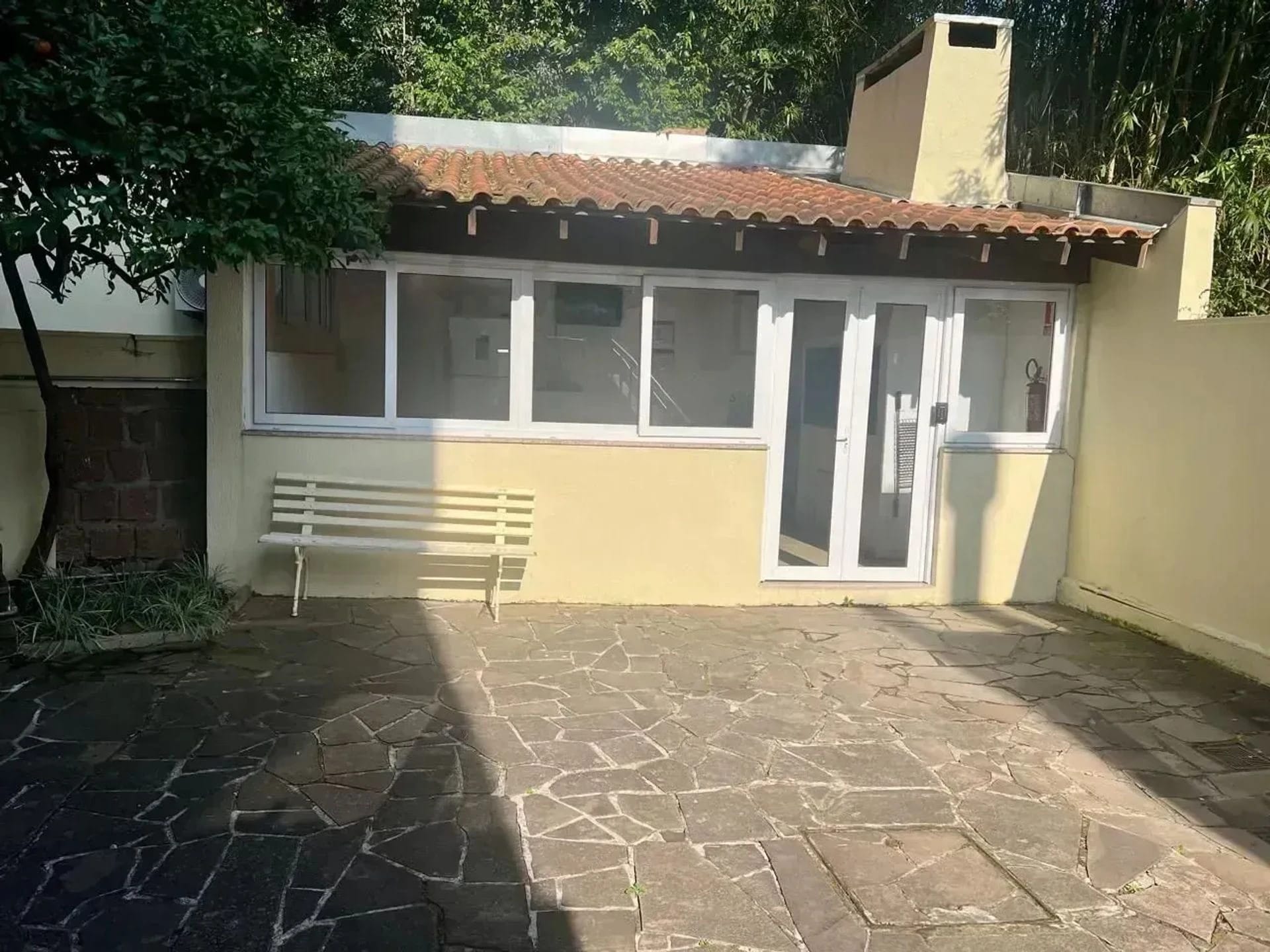 Salão de festas e pátio