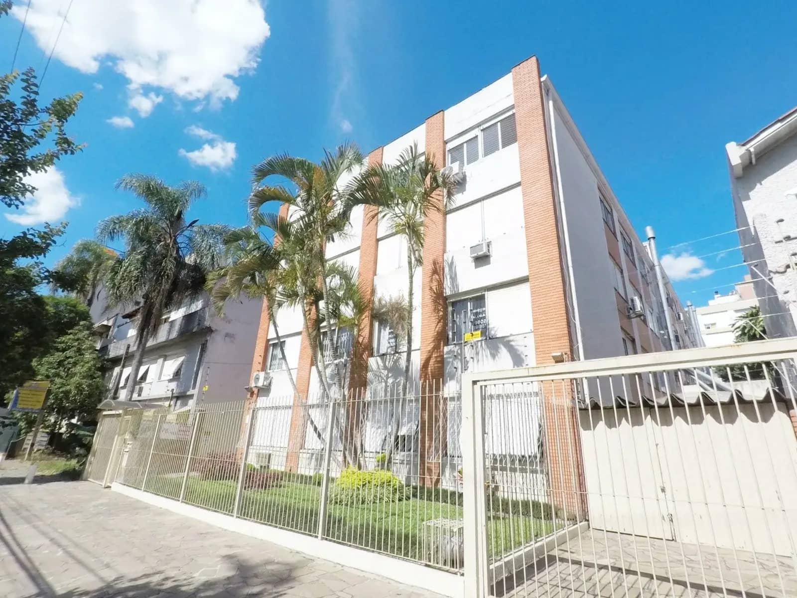 Fachada do prédio na Avenida Coronel Lucas de Oliveira