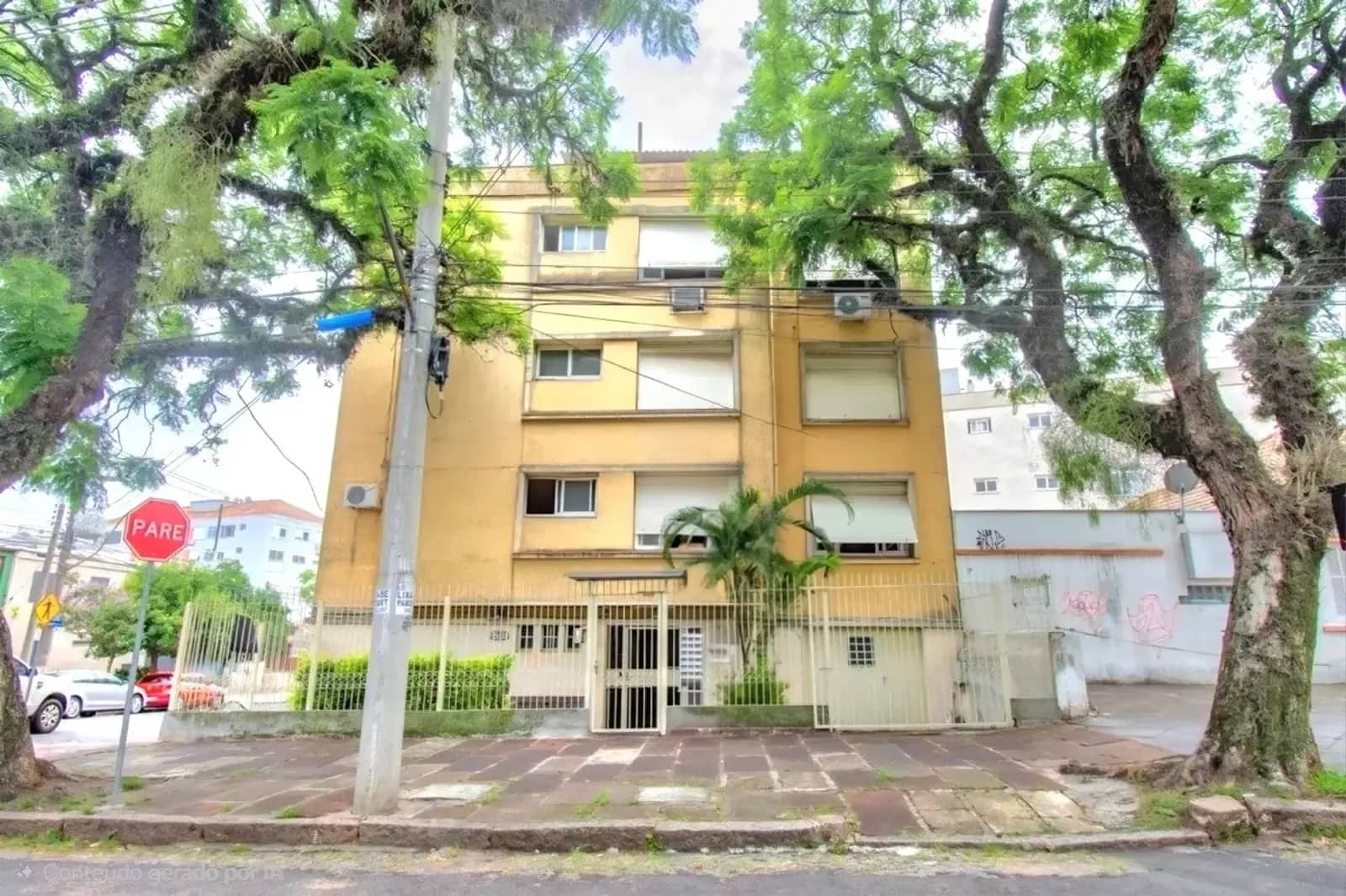 Fachada do prédio na Rua General Couto de Magalhães