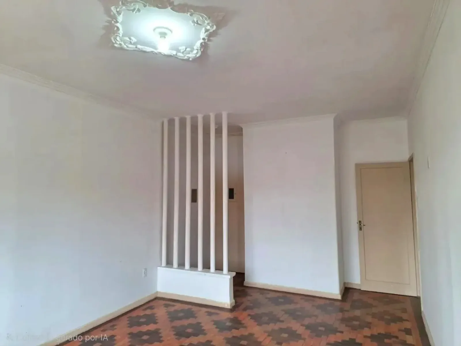 Living com divisória e porta para o corredor