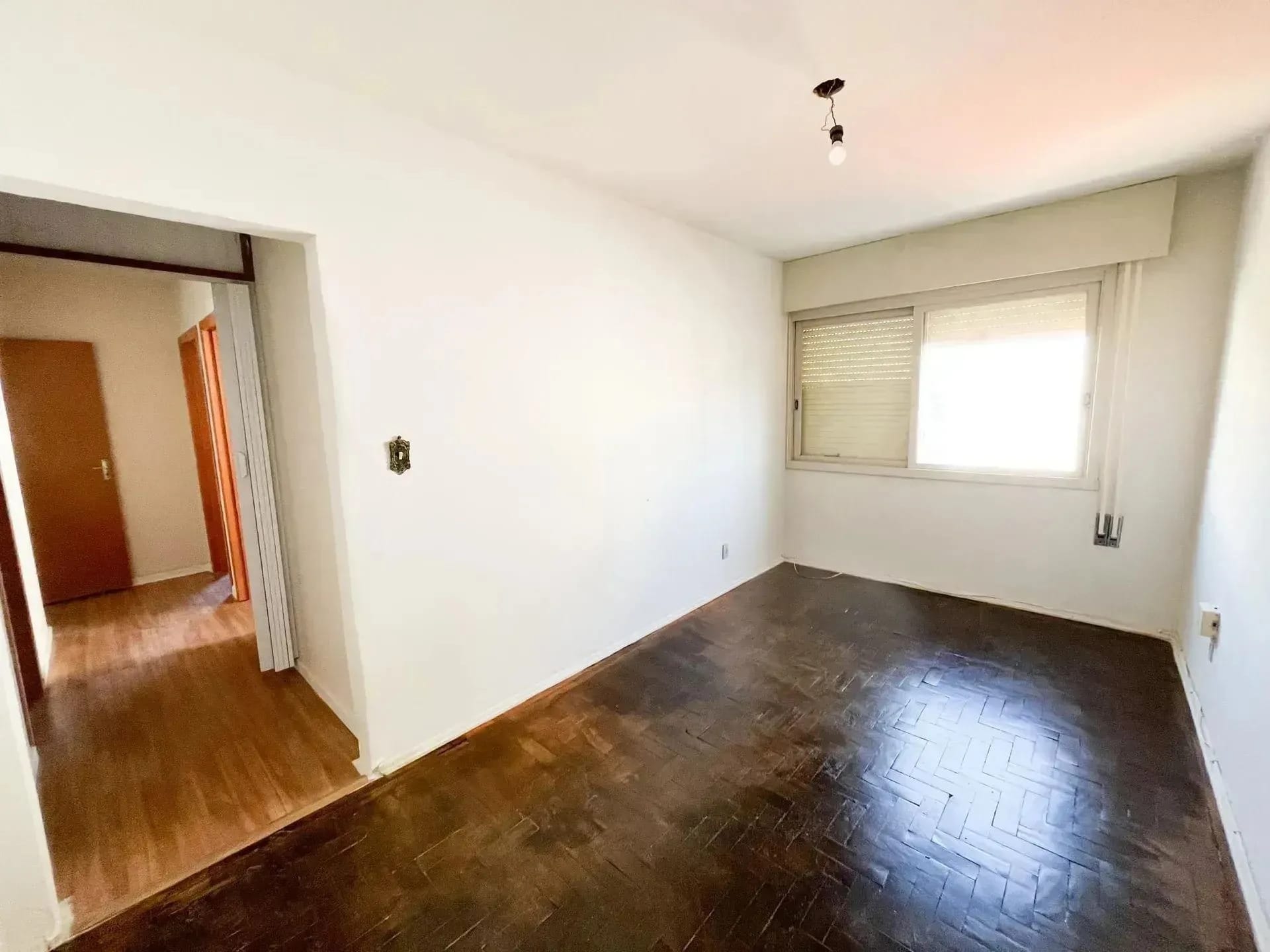Dormitório com janela