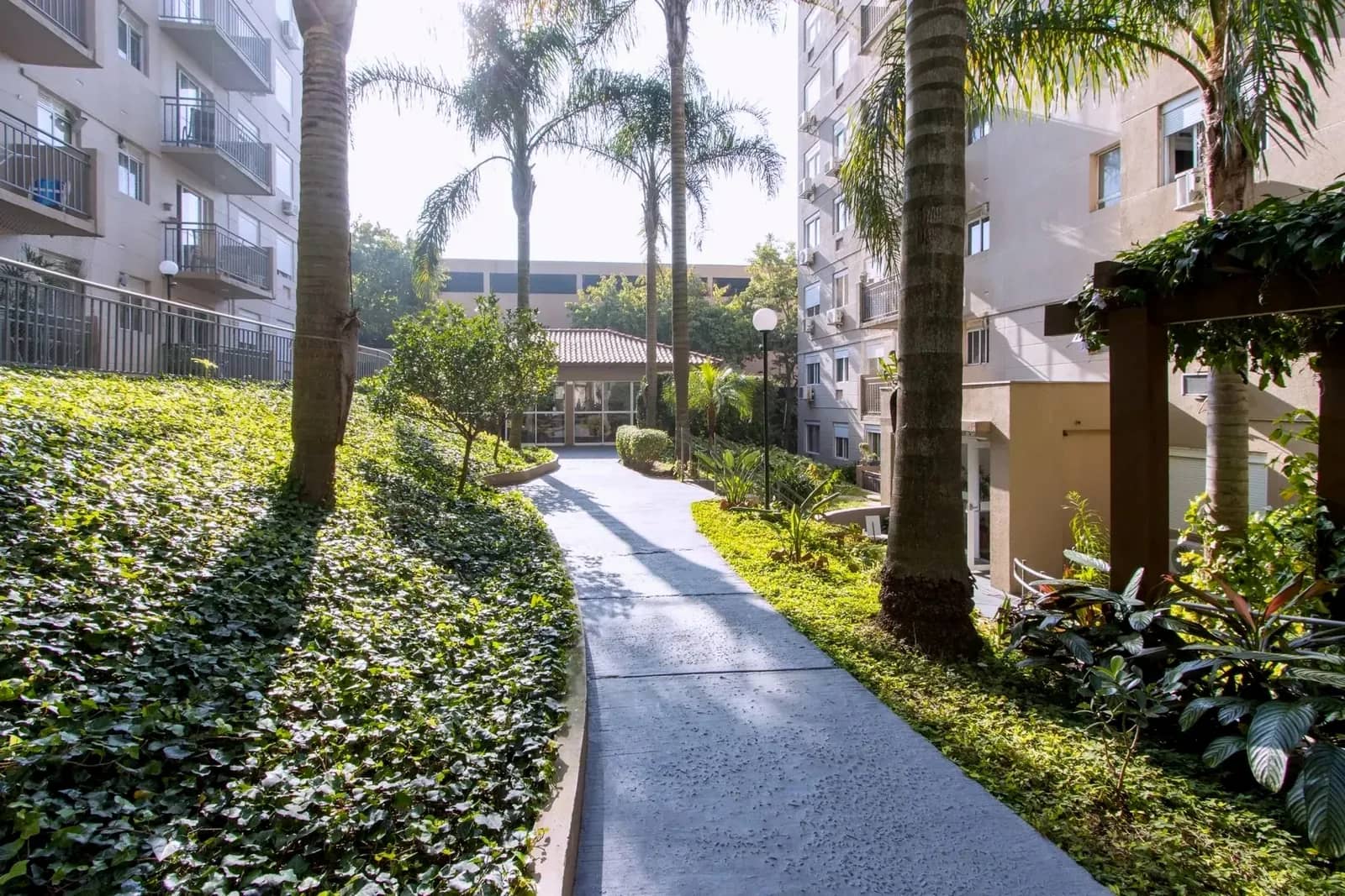 Jardim com caminho