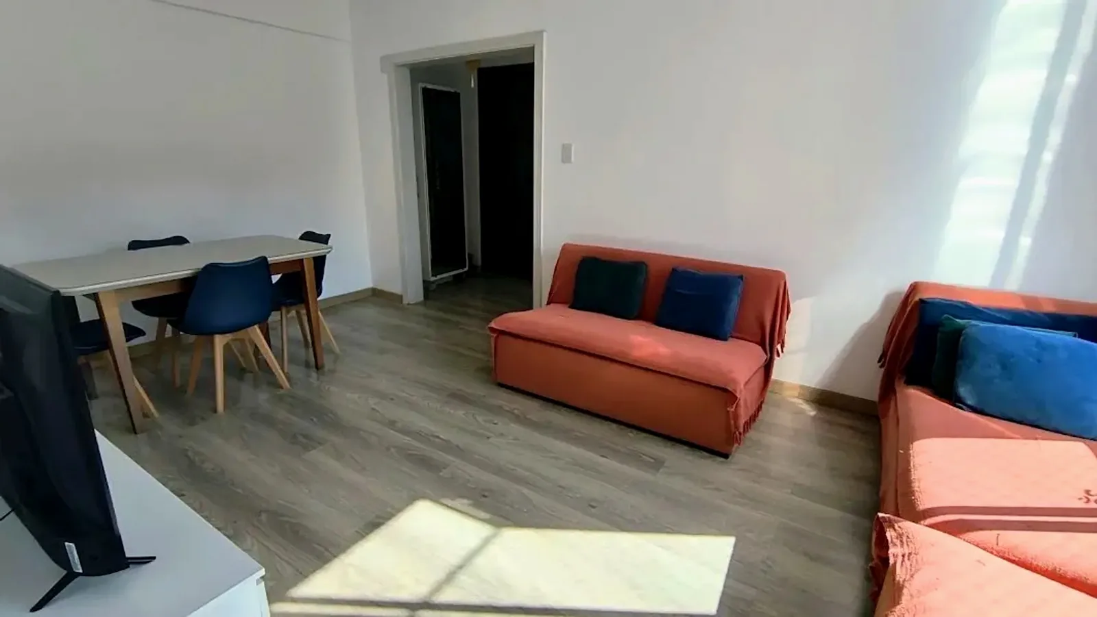 Living integrado à sala de jantar