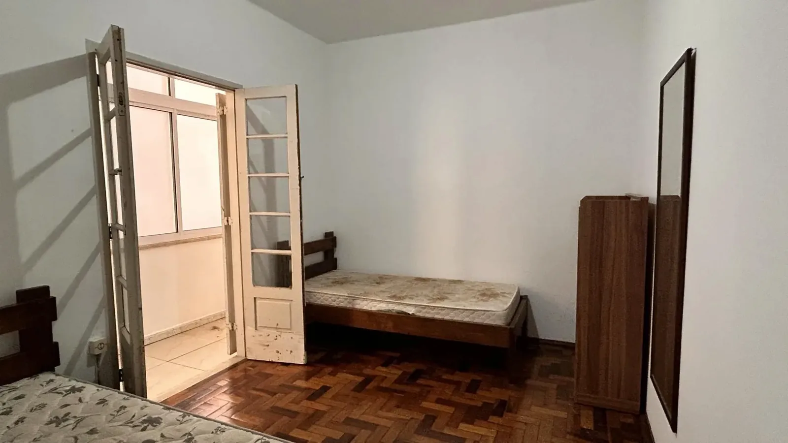 Quarto com acesso à área envidraçada