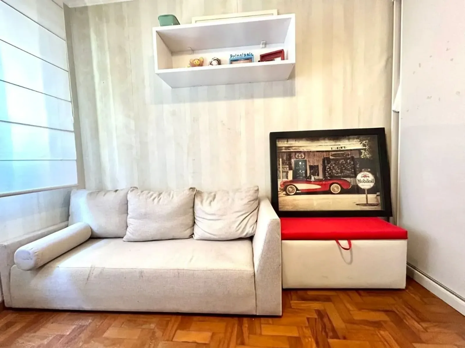 Quarto usado como escritório