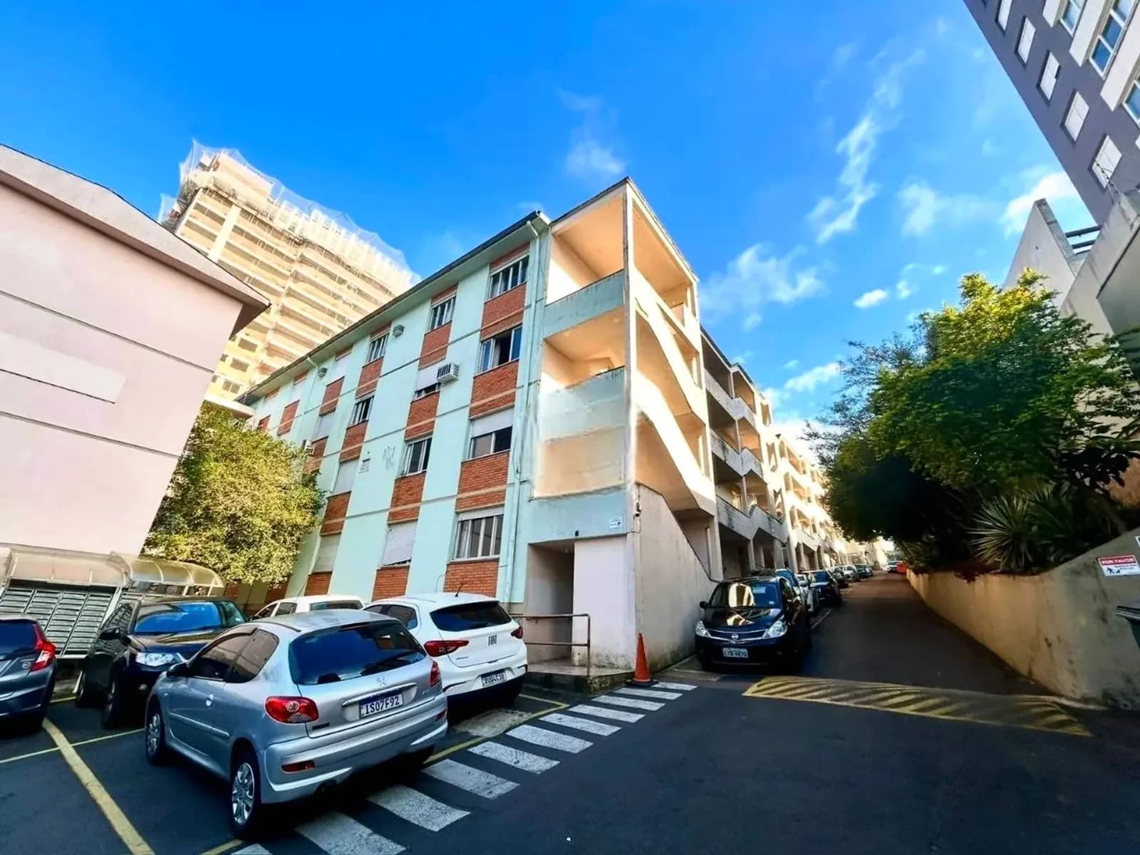 Fachada do prédio na Rua Professor Álvaro Alvim