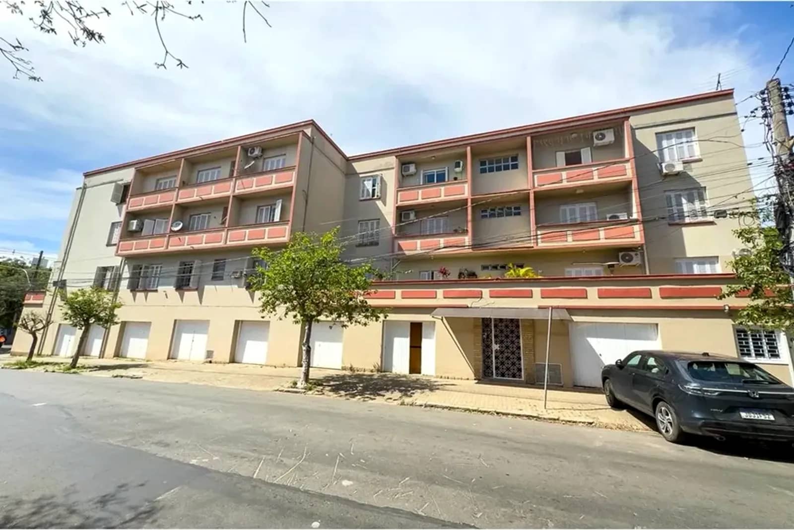 Fachada do prédio na Rua João Abbott, Petrópolis