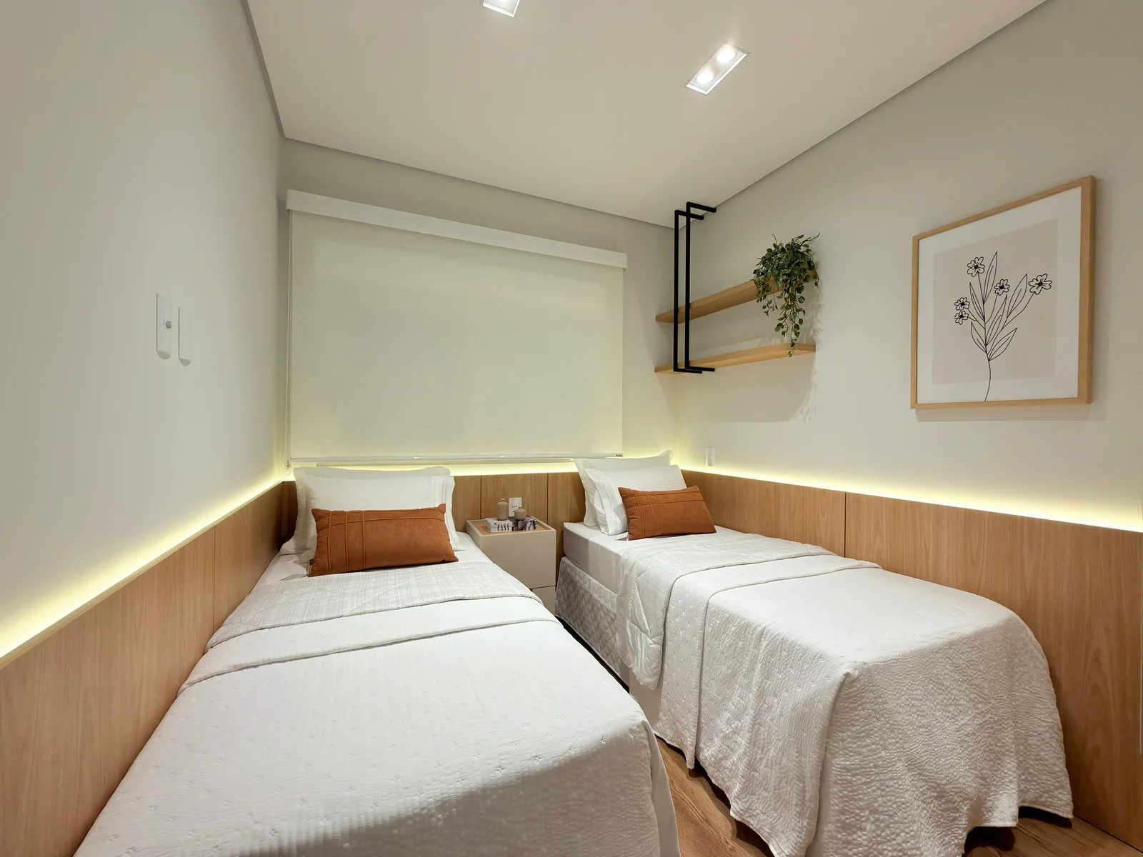 Segundo dormitório do apartamento 602, com duas camas de solteiro.