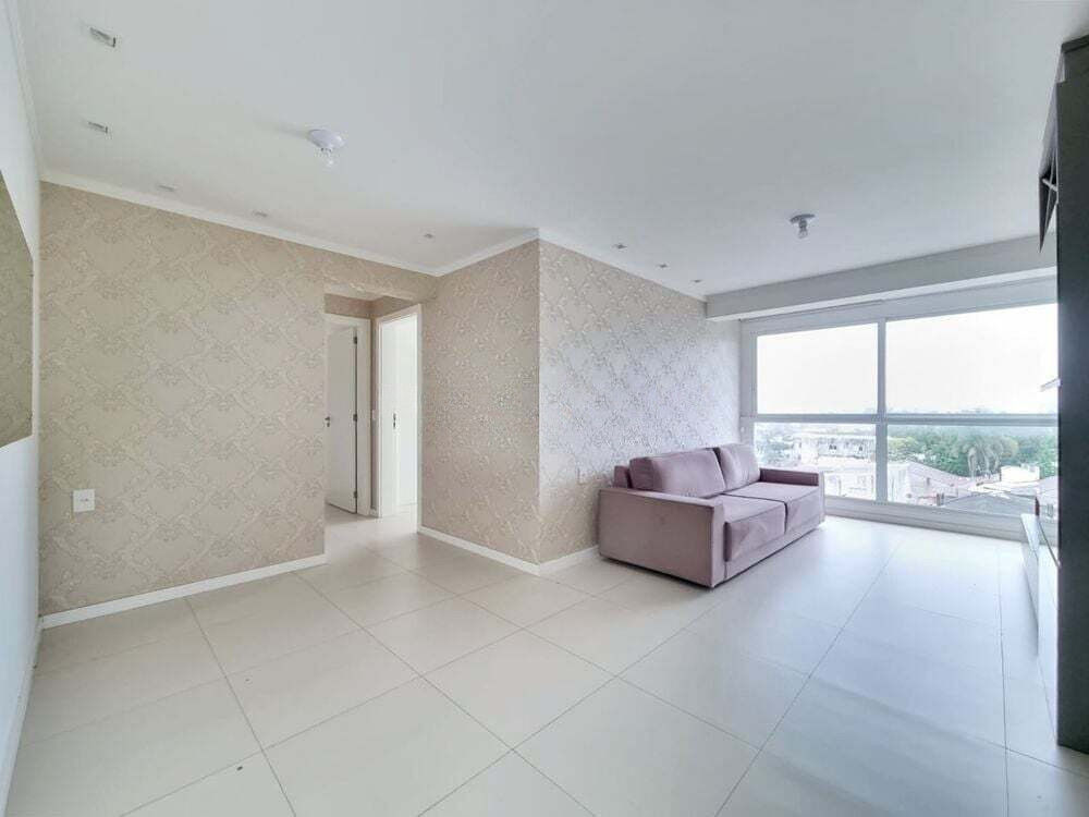 Sala de estar, com a porta dos quartos ao fundo