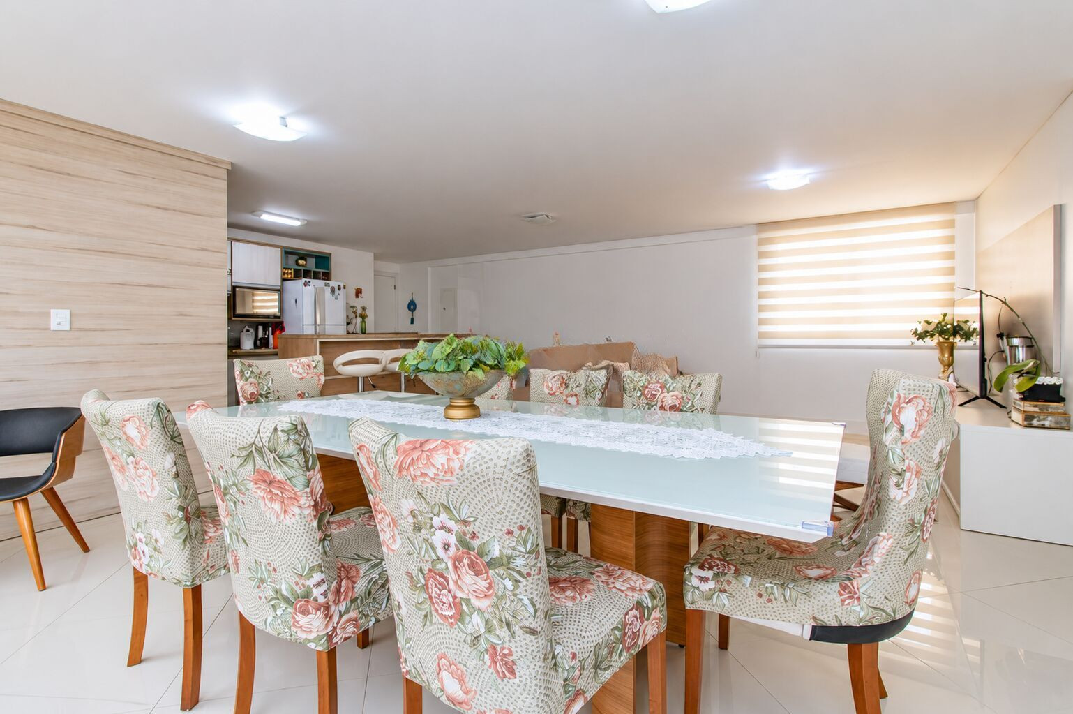 Mesa de jantar e sala integrada
