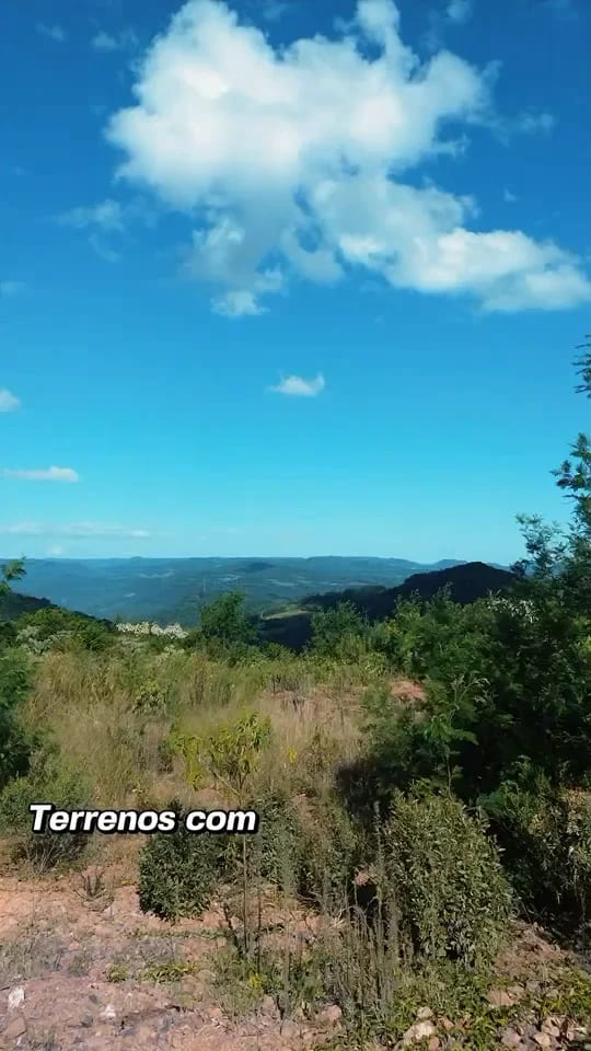 Vista panorâmica das coxilhas da Serra Gaúcha, a partir do loteamento Linha Nova.