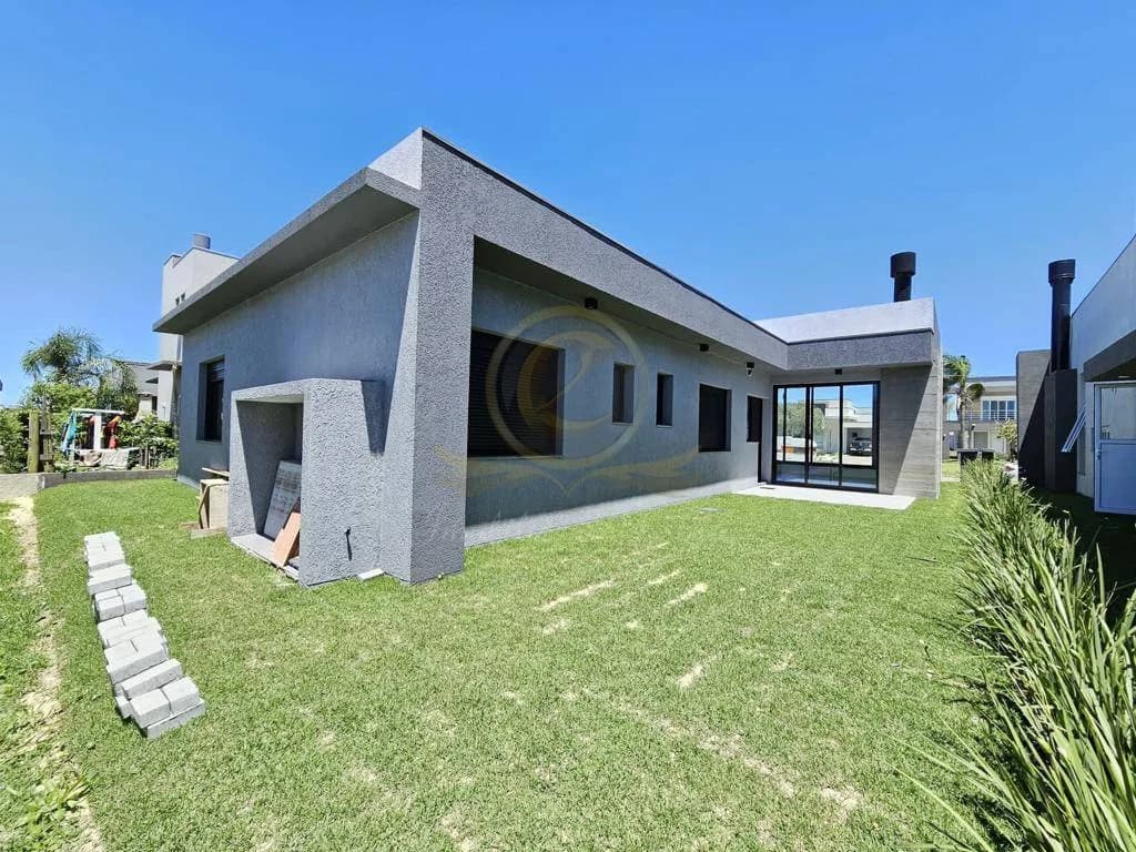 Casa térrea de 4 suítes à venda no condomínio Dubai Resort, ref. 12536.